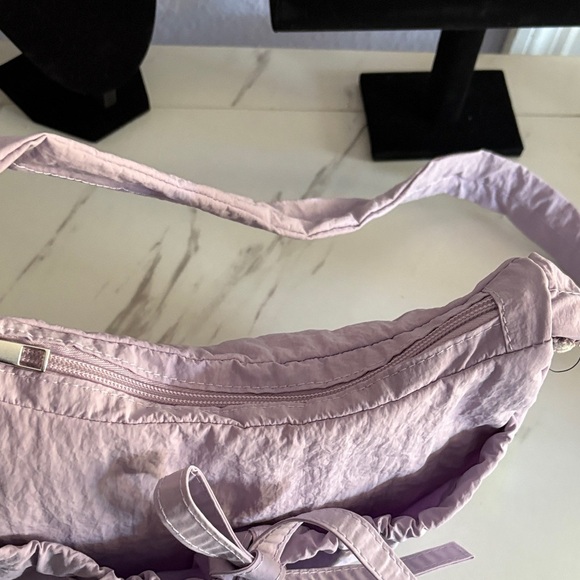 Derek Heart Lilac Shoulder Bag - Picture 5 of 5